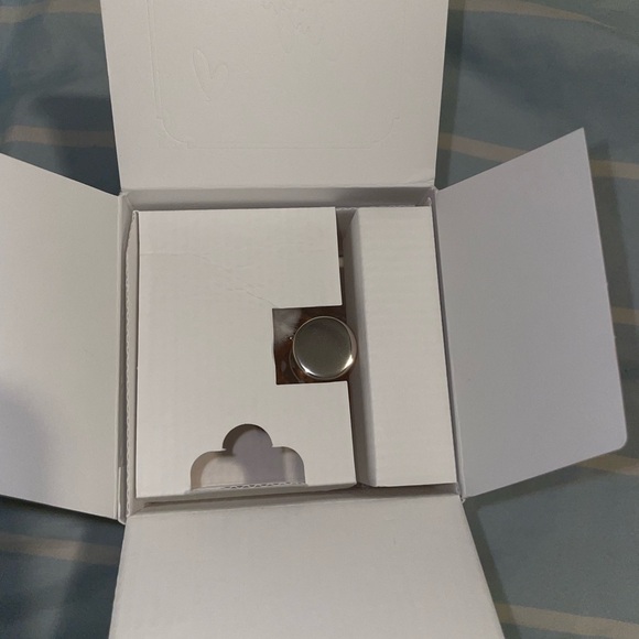 Air by Ariana Grande - Picture 5 of 6